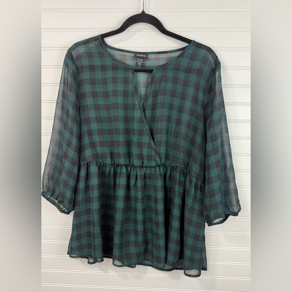 Torrid women’s black & green buffalo print sheer, peplum style blouse. Size 0